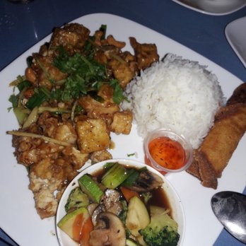 Thai Lanna - Lunch special ginger cashew tofu - Thai Near Me - Houston, Texas Thai Lanna - Lunch special ginger cashew tofu - Thai Near Me - Houston, Texas