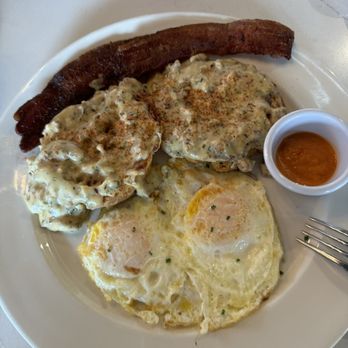 Cecilia - Cheddar biscuits & gravy - Breakfast & Brunch Near Me - Vancouver, Washington