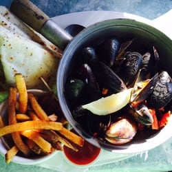 Shipyard Restaurant & Pub - Mussels were nice!
