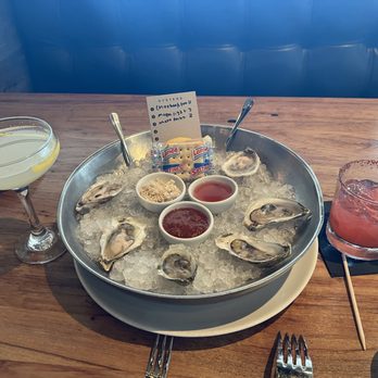 Silo Terrace Oyster Bar - Oysters -chefs selection - Cocktail Bars Near Me - San Antonio, Texas