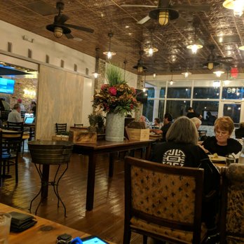 Amarone - Dining area - Italian Near Me - Aventura, Florida Amarone - Dining area - Italian Near Me - Aventura, Florida