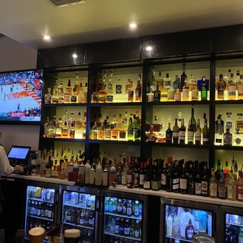 Michael's Cafe - Bar at Michaels - American Near Me - Timonium, Maryland