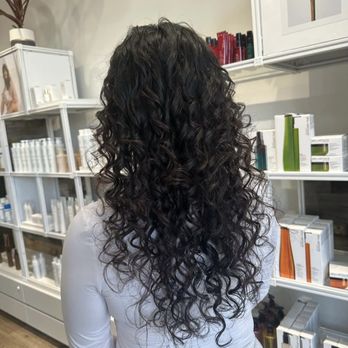 Limón Salon - Curly haircut by Angela - Hair Salons Near Me - San Jose, California