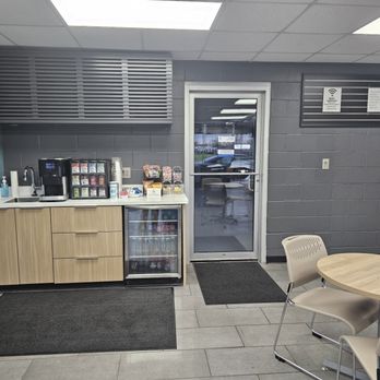 Expressway Dodge - Updated waiting area with complimentary snacks and beverages. - Auto Repair Near Me - Evansville, Indiana Expressway Dodge - Updated waiting area with complimentary snacks and beverages. - Auto Repair Near Me - Evansville, Indiana