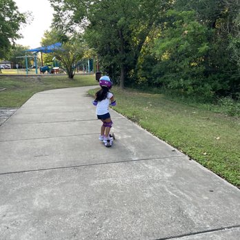 Creekside Park - Parks Near Me - Pflugerville, Texas