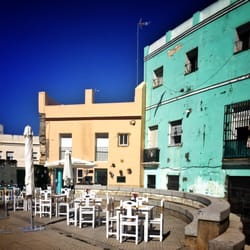 Ajolá - Fachada y terraza
