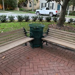 Savanna Square - Seating and trash can