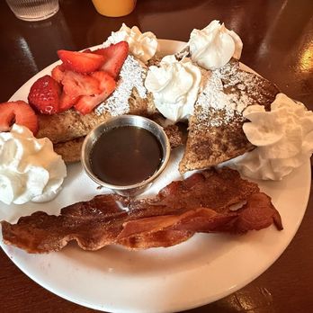 Blackbird Cafe - Mountain Brunch & Lunch - french toast with choice of bacon - American Near Me - Evergreen, Colorado Blackbird Cafe - Mountain Brunch & Lunch - french toast with choice of bacon - American Near Me - Evergreen, Colorado