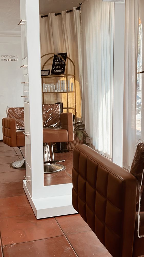 Lux House of Beauty Logo