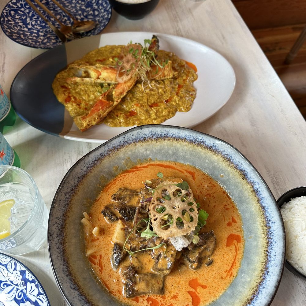 Charm Thai Restaurant - Crab Stir-Fry & Massamun Curry Short Ribs - Thai Near Me - Portland, Oregon
