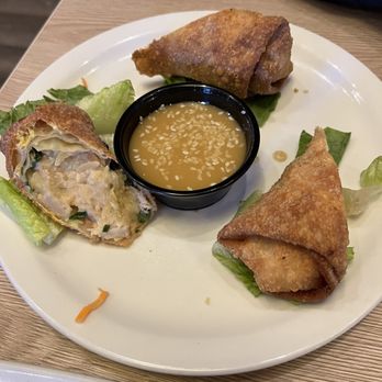Red White & Brew - Chicken Pineapple egg rolls special for the evening - New American Near Me - Prescott, Arizona Red White & Brew - Chicken Pineapple egg rolls special for the evening - New American Near Me - Prescott, Arizona
