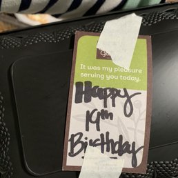 The note with the cheesecake