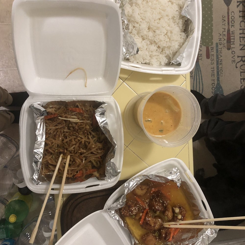 Thai House - vegetarian pad thai, pineapple curry, and orange chicken - Thai Near Me - Red Bluff, California Thai House - vegetarian pad thai, pineapple curry, and orange chicken - Thai Near Me - Red Bluff, California