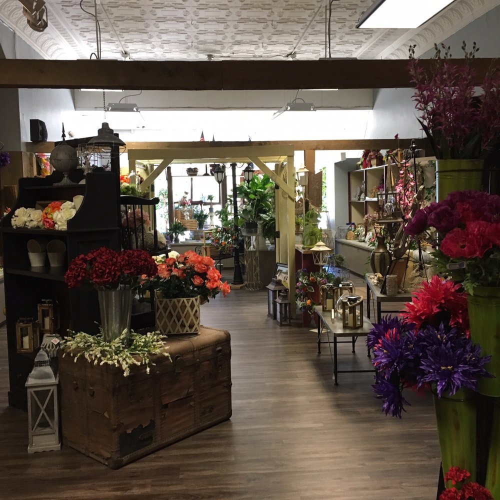 Flowers Plus - Florists Near Me - Streator, Illinois