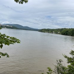 Arden Point and Glenclyffe Park - Nice view of the lake.