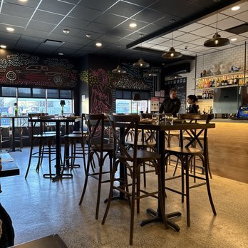 Lavagna Of Suffern - Setting up waiting for the rush - Wine Bars Near Me - Suffern, New York