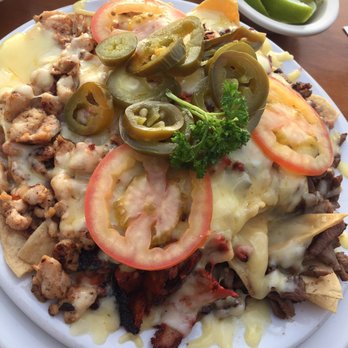 La Parrilla - Super nachos. - Mexican Near Me - Cancún, ROO