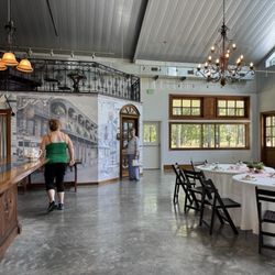 Fleur De Lis Tea - Tea room