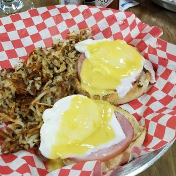 Broadway Bar - Eggs Benedict and hash browns - Dance Clubs Near Me - Tooele, Utah Broadway Bar - Eggs Benedict and hash browns - Dance Clubs Near Me - Tooele, Utah