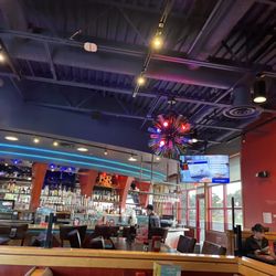 Red Robin Gourmet Burgers and Brews - Bar area