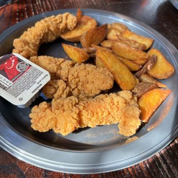 Three Broomsticks - Kids chicken tenders - British Near Me - Orlando, Florida Three Broomsticks - Kids chicken tenders - British Near Me - Orlando, Florida