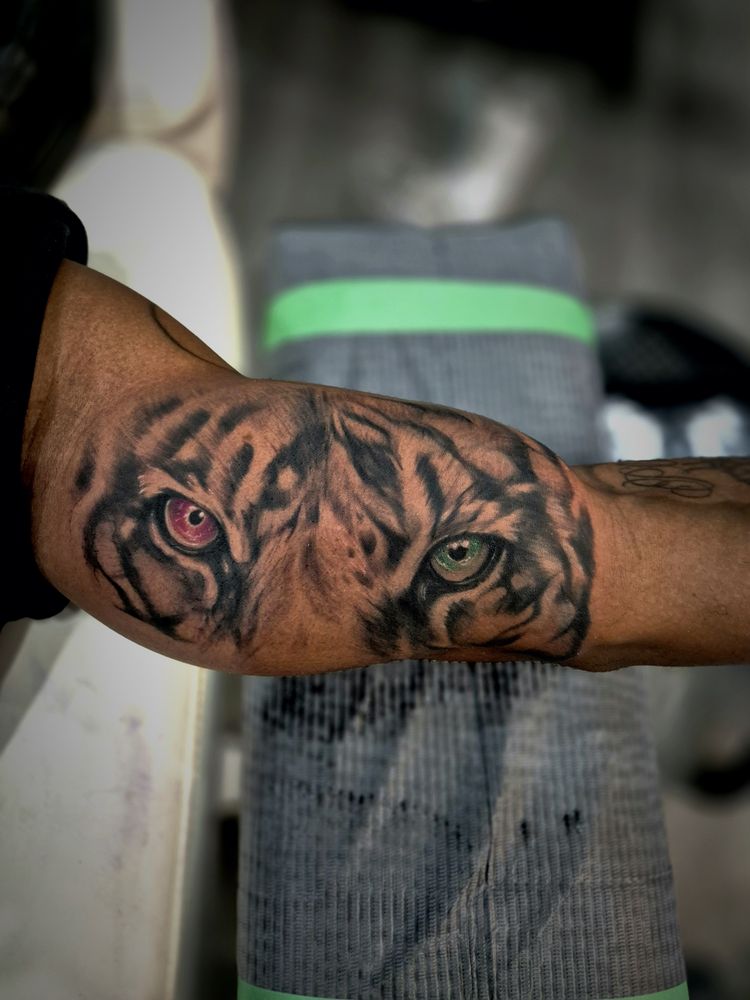 Crash & Burn Tattoos Logo