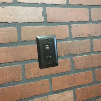 Mama's Pizza and Trattoria - They have usb chargers right on the wall so you can charge your phone while having a slice, best pizza in the area right next to Hunter mtn - Pizza Near Me - Hunter, New York