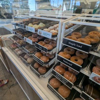 Krispy Kreme - Desserts Near Me - Toronto, Ontario