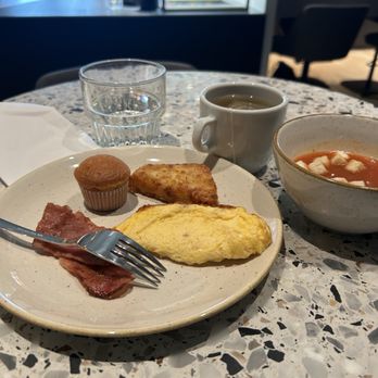 Aspire Lounge - Airport Lounges Near Me - Amsterdam, New Hampshire