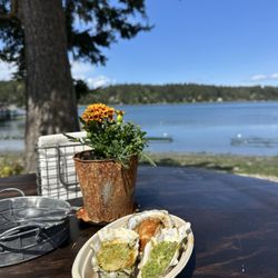 Westcott Bay Shellfish Company - Stoplight sampler - IG @bougiefoodieboi
