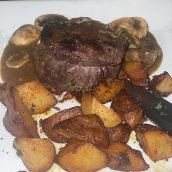 The Globe - Filete Mignon with roasted potatoes - New American Near Me - Coral Gables, Florida The Globe - Filete Mignon with roasted potatoes - New American Near Me - Coral Gables, Florida
