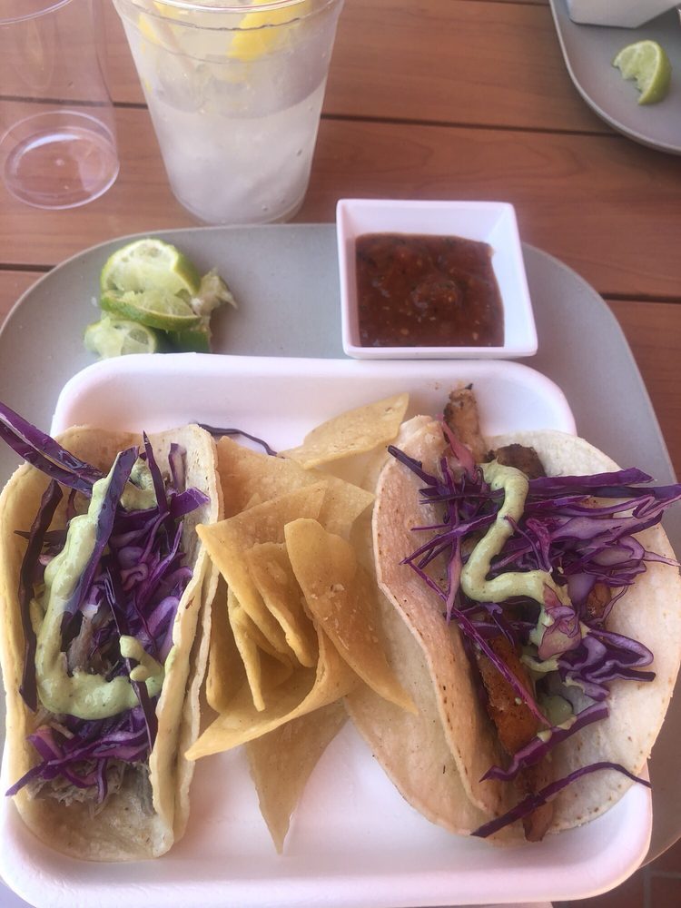 HILTON POOL BAR & GRILL 19 Photos & 10 Reviews 777 W Convention Way