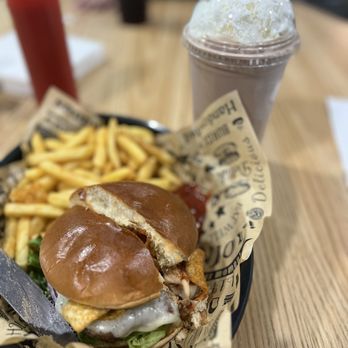 Duke's Sweet's and Treat's - BBQ Munch Burger - Burgers Near Me - Wasilla, Alaska Duke's Sweet's and Treat's - BBQ Munch Burger - Burgers Near Me - Wasilla, Alaska