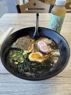 Hawaii Ramen Noodle & Poke Bowl by null