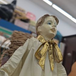 Thrift & Dollar - Statue