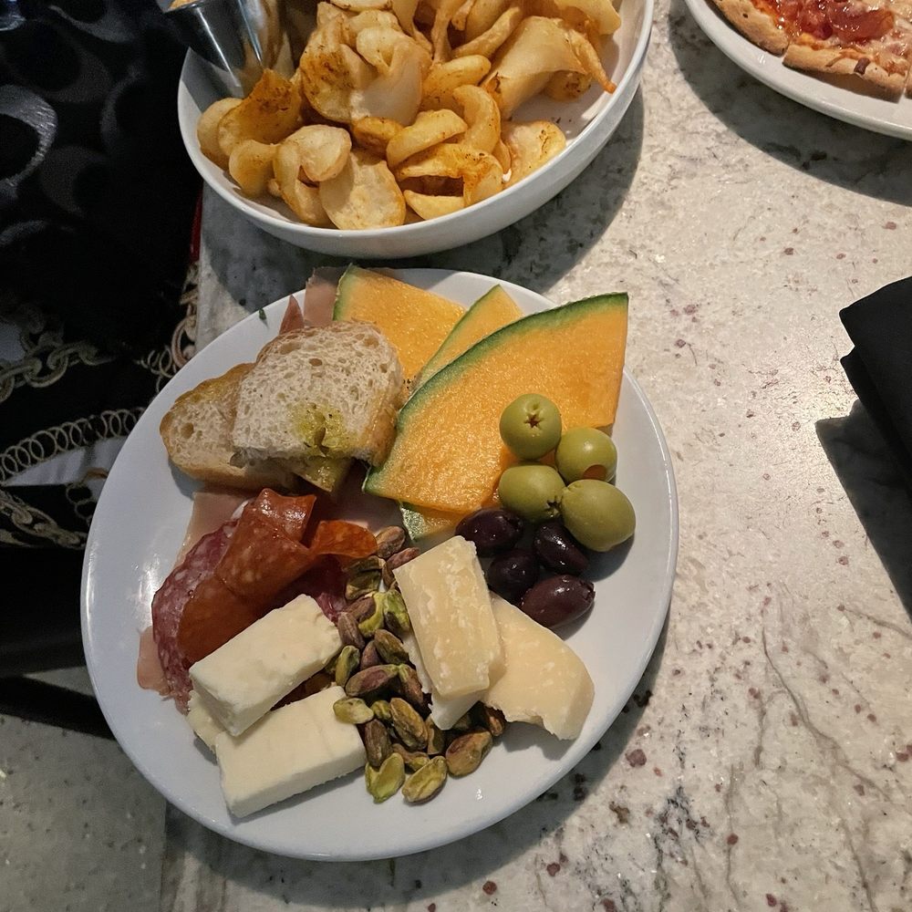 Hanny's - Lounges Near Me - Phoenix, Arizona