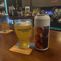 Tavern On Broadway - Local beer brewed in Chicago - this is my new favorite, sooo yummy and flavorful yet light. #Apricots #LightWhite
