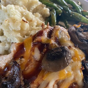 Dee Jay's BBQ Ribs & Grille - Collier - BBQ chicken, mushrooms , green beans, mashed potato's.. yum! - Barbeque Near Me - Bridgeville, Pennsylvania