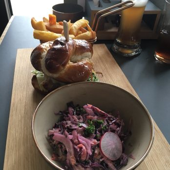 Emma - Brezelburger, Pommes & Krautsalat - Breakfast & Brunch Near Me - Binzen, BW Emma - Brezelburger, Pommes & Krautsalat - Breakfast & Brunch Near Me - Binzen, BW