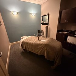 Hand & Stone Massage and Facial Spa