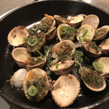 Le Petit Pan - Coques au beurre de moelle... Yummy ! - Bistros Near Me - Paris, 75