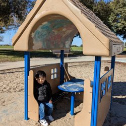 Hilltop Park and Recreation Center - Chillin