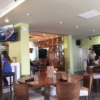 Greenhouse Kitchen + Bar - Huge bar area - Cocktail Bars Near Me - Vienna, Virginia