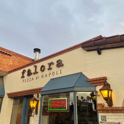 Falora Pizza by null