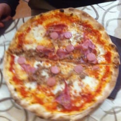 Il Ghiottone di Lombardo Antonio - Yeahhh it's a hot dog pizza. It was still pretty good