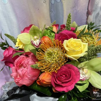 Ace of Vase - Designer's choice - Florists Near Me - Burbank, California Ace of Vase - Designer's choice - Florists Near Me - Burbank, California