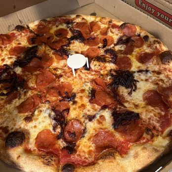 Lucky's Pizza - 18" Sweet Pepperoni Pizza - Pizza Near Me - Canoga Park, California Lucky's Pizza - 18" Sweet Pepperoni Pizza - Pizza Near Me - Canoga Park, California