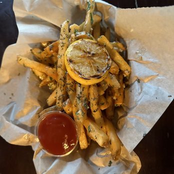 Pub 70 - Garlic Fries - Pubs Near Me - Seattle, Washington Pub 70 - Garlic Fries - Pubs Near Me - Seattle, Washington