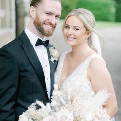 CT2 suits - Stunning bride and groom