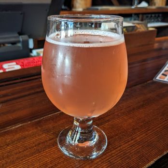 Peaks and Pints - Greenwood Cider - Strawberry Kiwi - Beer Bar Near Me - Tacoma, Washington Peaks and Pints - Greenwood Cider - Strawberry Kiwi - Beer Bar Near Me - Tacoma, Washington